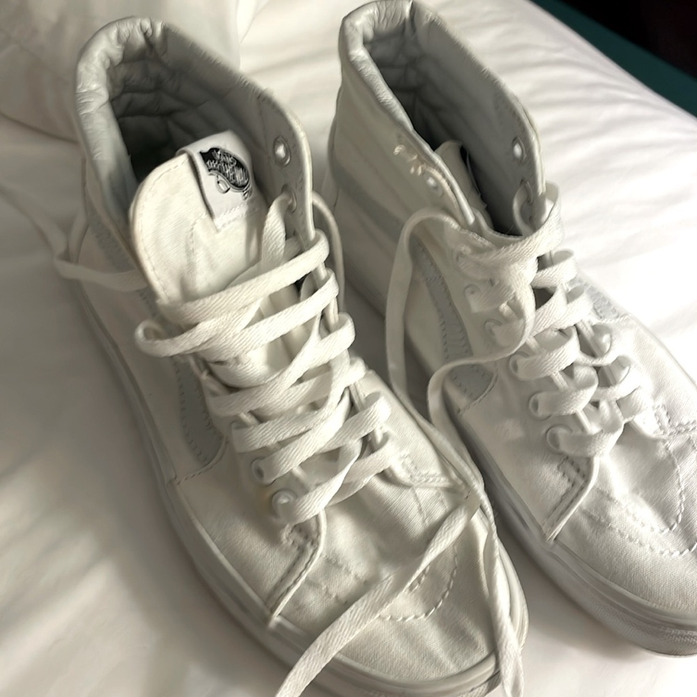 Vans men’s 6.5 w  8 all white